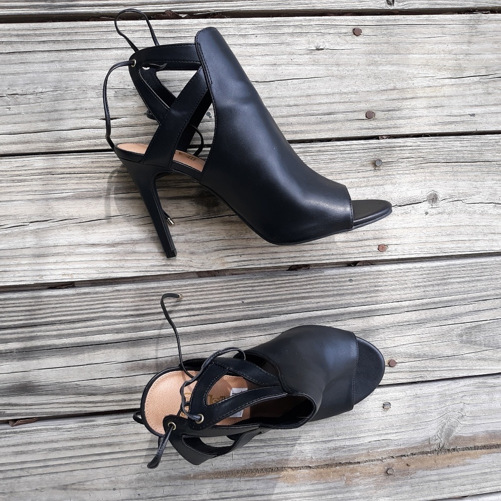 Shoes - Picture 6 of 6